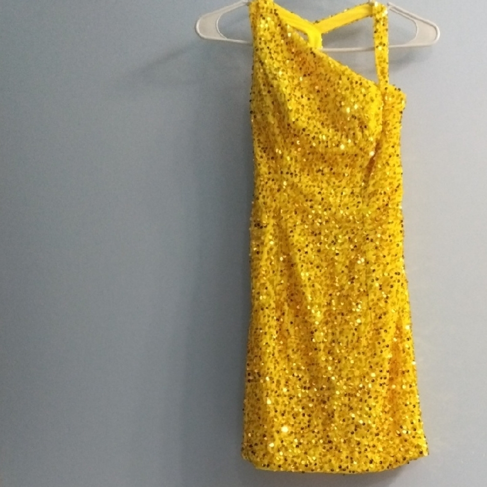 VNAIX Yellow Sequin Dress Size 4 💛
